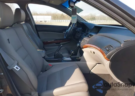 2011 Honda Accord 2.4 Ex-L z USA, uszkodzony, nr VIN 1HGCP2F86BA021497